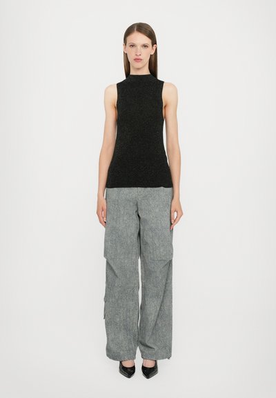 CLOSED SLEEVELESS - Μπλούζα - black