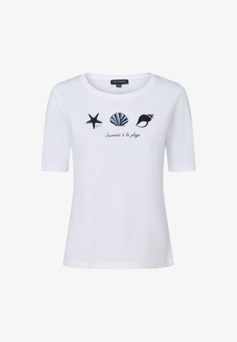White cotton t-shirt with short sleeves featuring embroidered sea motifs: a starfish, a shell, and a conch. Text reads "Journées à la plage."