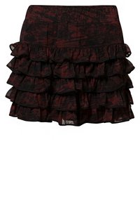 Rynkad kort kjol i mörkröd och svart tyg med lager av volanger, elastisk midja och en lätt känsla.