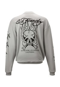 Felpa leggera grigia con un grande design di teschio nero e fiamme sulla schiena, con testo sottostante. Maniche e orlo a coste.