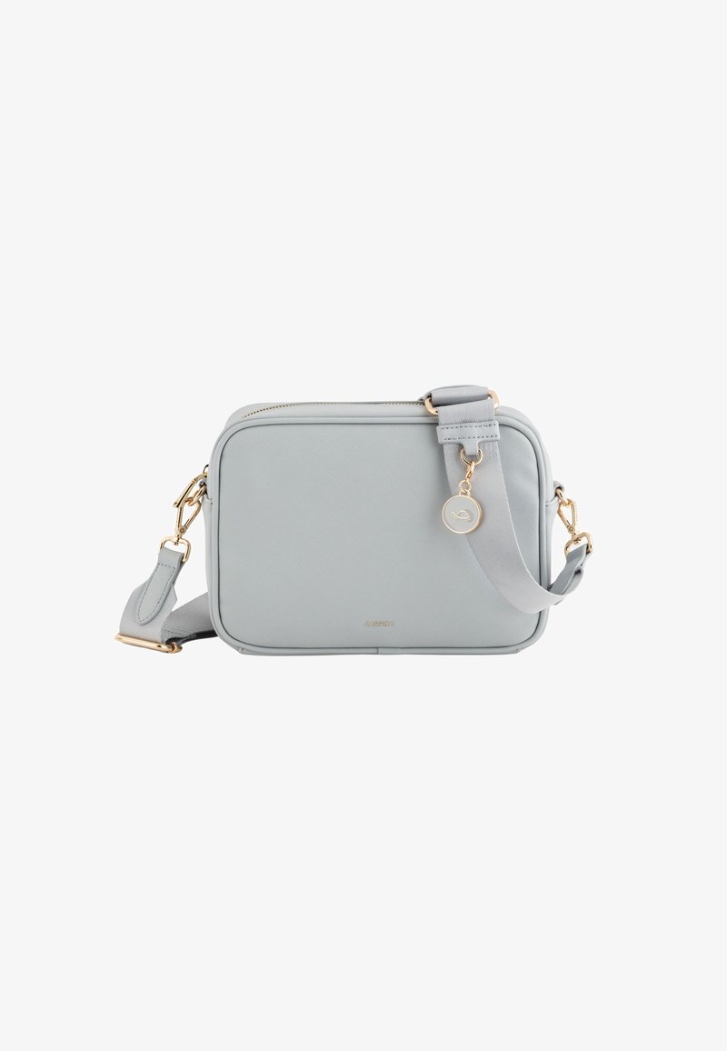 Grå syntetisk crossbody taske med guldfarvet hardware, lynlås lukning og justerbar rem. Har en struktureret overflade og charms detail.