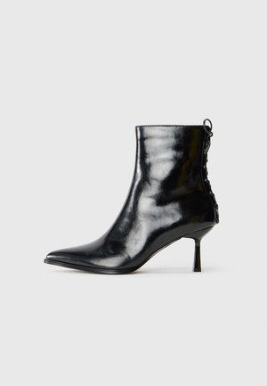 Classic ankle boots - black