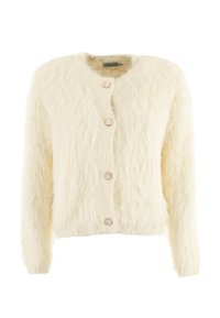 Cardigan peloso di colore crema, con scollo rotondo, maniche lunghe e cinque grandi bottoni rotondi di un leggero oro sulla parte anteriore.