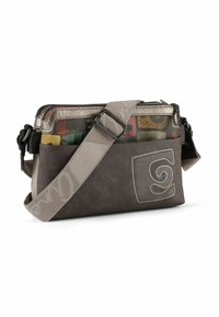 Borsa a tracolla in pelle marrone con pannello in tessuto decorato, cerniera argentata e logo testurizzato. Tracolla regolabile e finitura liscia.