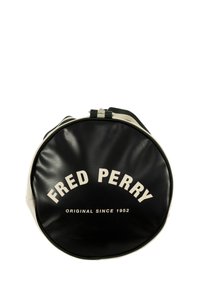 Borsa rotonda nera realizzata in materiale texturizzato, con il logo "FRED PERRY" in grande bianco e "ORIGINAL SINCE 1952" in lettere più piccole.