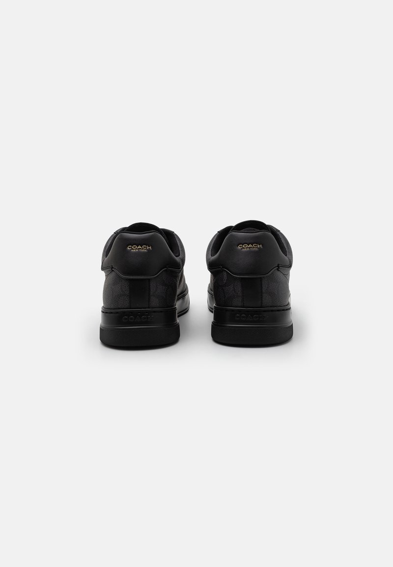 Schwarze Ledersneaker mit strukturiertem Muster und Gummisohlen. Verfügt über eine markierte Ferse und minimalistische Akzente in einem eleganten Design.