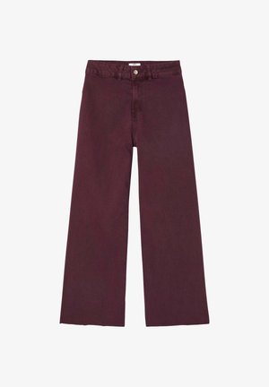 Pantalon taille haute à jambes larges de couleur bordeaux foncé avec passants pour ceinture, fermeture par bouton et fermeture éclair avant sur fond blanc.