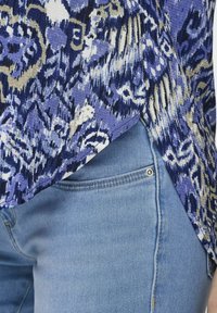 ONLY ONLVIC AOP  - T-shirt print - amparo blue