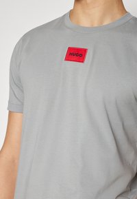 HUGO DIRAGOLINO - T-shirts - medium grey