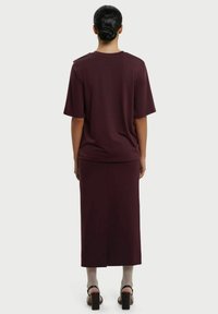 RESIDUS BOTTAS - T-shirt basic - bordeaux