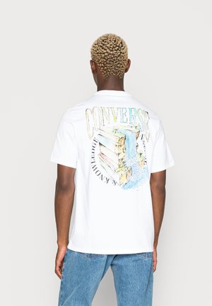 BOOK CLUB GRAPHIC TEE - T-shirt z nadrukiem - white