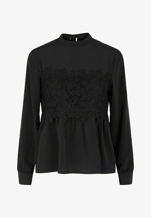 Blouse noire à manches longues avec un col montant, présentant une superposition de dentelle florale sur la poitrine et un bas amplement évasé de style peplum.