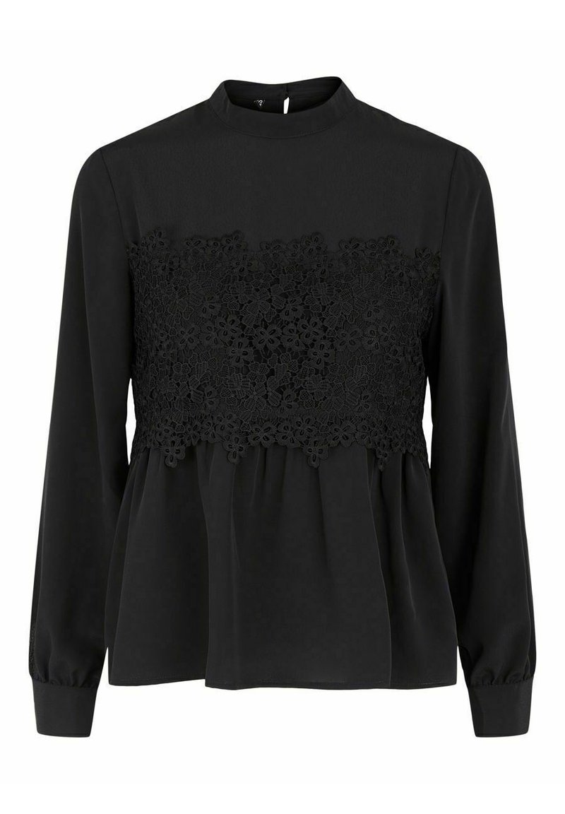 Blouse noire à manches longues avec un col montant, présentant une superposition de dentelle florale sur la poitrine et un bas amplement évasé de style peplum.