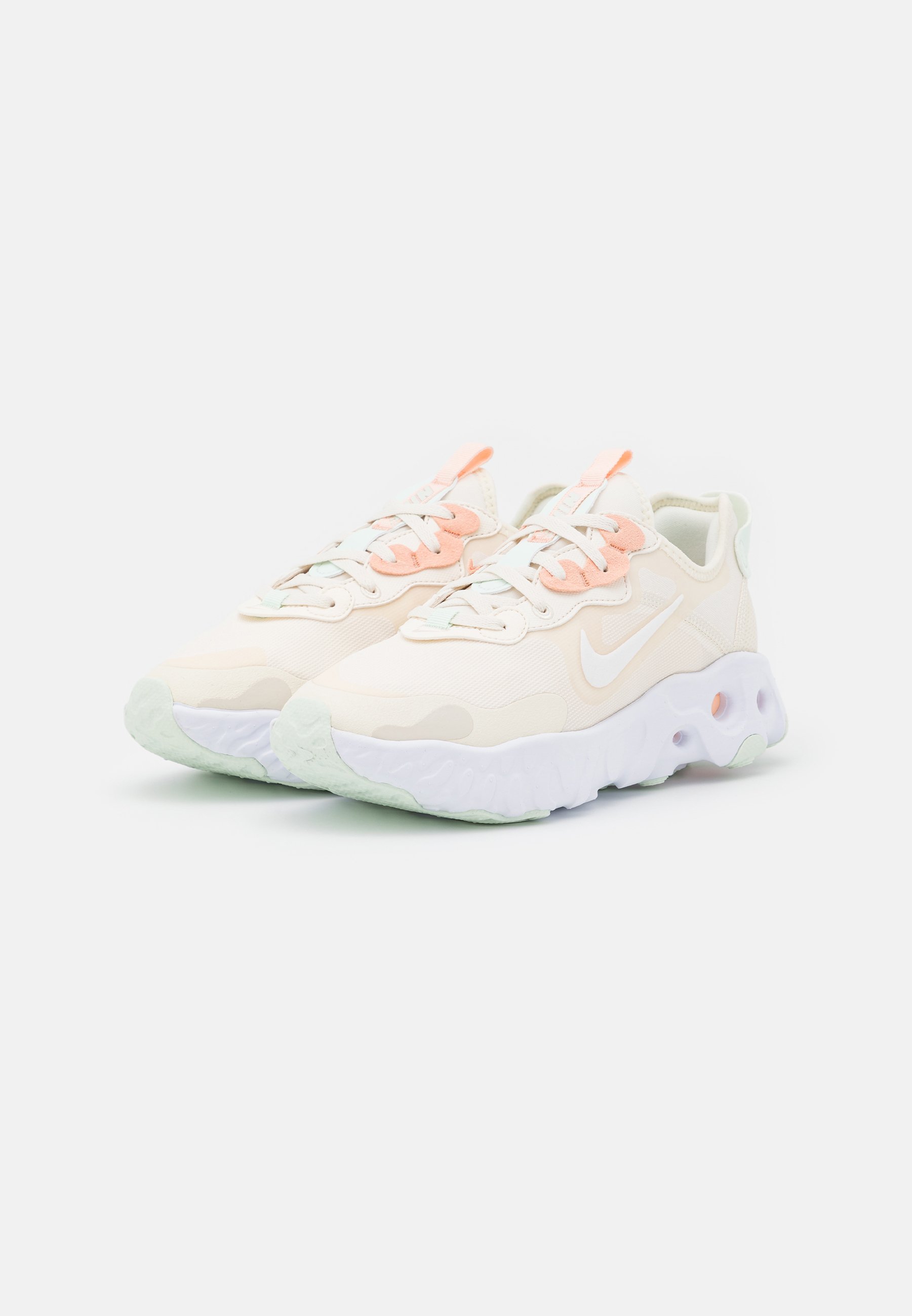 nike sportswear react art3mis