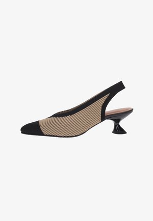 Zapato slingback de malla beige y negro con punta puntiaguda y tacón bajo acampanado único.