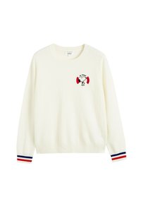 Crème-kleurige trui met een ronde halslijn, voorzien van een Snoopy-geborduurde afbeelding en rode accenten. De mouwen hebben blauwe en rode gestreepte details.