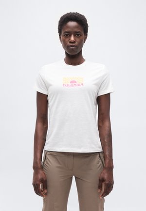 RUBY SPRINGS™ GRAPHIC FITTED - Tričko s potlačou - white