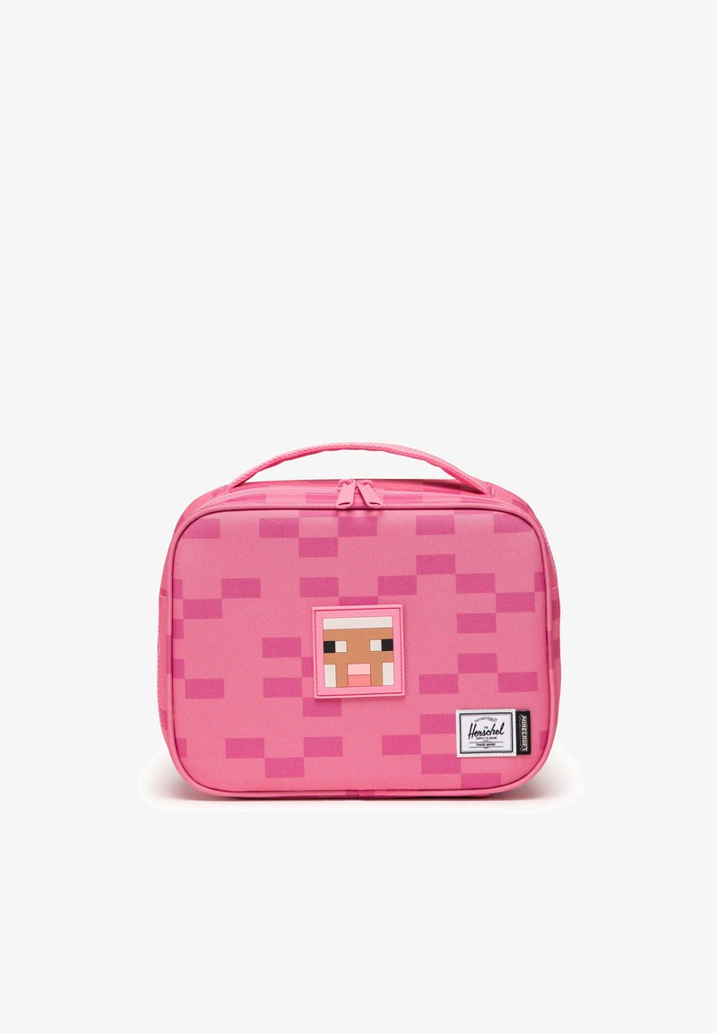 Sac à déjeuner rectangulaire rose vif avec motif pixélisé, visage de cochon Minecraft, poignée supérieure et étiquette Herschel Supply Co. sur le devant.