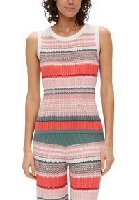 Débardeur en maille avec des rayures verticales en corail, rose et vert. Tissu texturé et côtelé avec un col rond et sans manches.