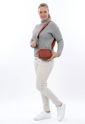 SURI FREY Skuldertasker - rust