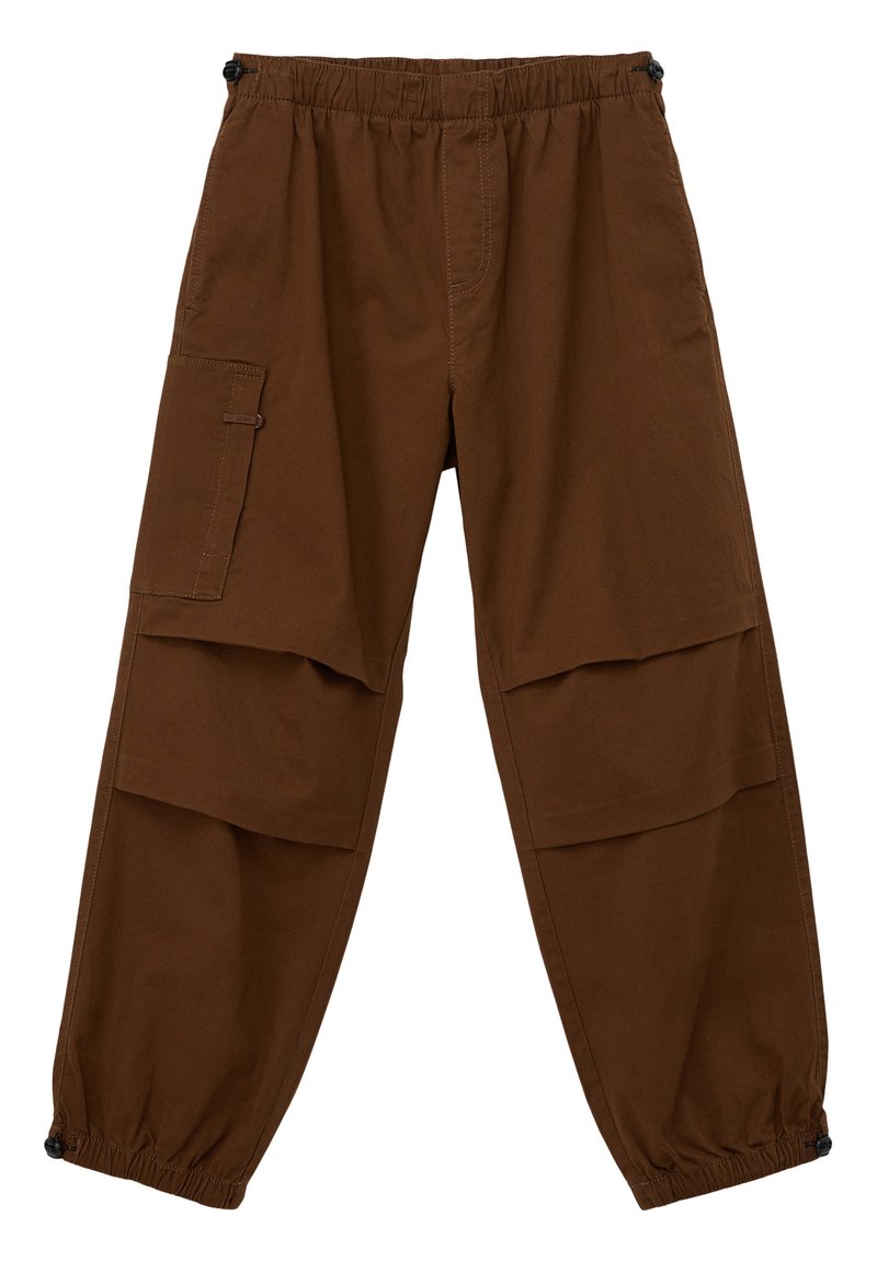 Brown cargo pants with an elastic waistband, two side pockets, and a gathered cuff design. Lightweight fabric with a smooth texture.