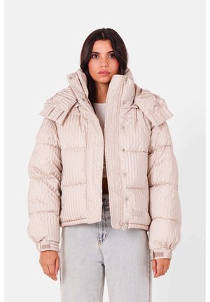 Gevoerde pufferjack in lichtbeige met ribbelstructuur, oversized kraag en drukknoopsluitingen. Heeft een cropped ontwerp en elastische manchetten.
