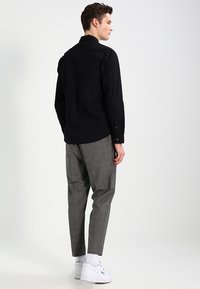 Jack & Jones JORGAVIN SLIM FIT - Camisa - black