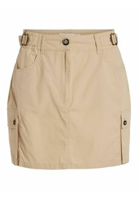 Beige cargokjol med en åtsittande midja, knappstängning och sidofickor. Har justerbara sidoremmar och en rak fåll.