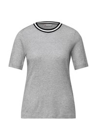 Szary t-shirt z krótkim rękawem wykonany z fakturowanej tkaniny, z okrągłym dekoltem wykończonym czarno-białymi paskami.