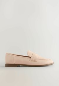 Heledad roosa nahast loaferid ümarate varvastega, esiosas tikandiga aktsent ja madalatest pruunidest kummikingadest kontsad. Sile tekstuur.