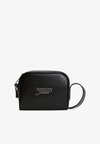 BOLD SCRIPT CAMERA BAG - Чанта за носене през рамо - black