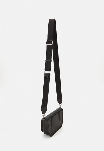 MCM AREN MESSENGER UNISEX - Keresztpántos táska - black