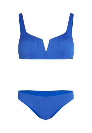 Set bikini blu a coste composto da un reggiseno a scollo a V con spalline larghe e slip a vita bassa abbinati, entrambi realizzati in tessuto liscio.