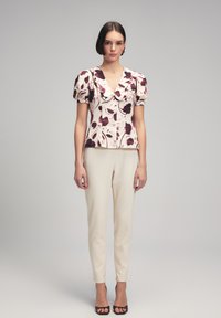 adL V NECK - Blouse - patterned vanilla