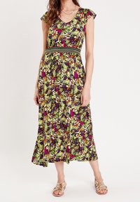 Maxi-Kleid mit kurzen Ärmeln, lebhaftem Blumen- und Blätterdruck in Grün, Lila und Gelb. Elastischer Taillenbund und ausgestellter Rock.