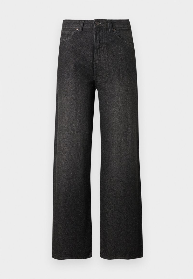 Schwarz, hochtaillierte Jeans mit weitem Bein, Vordertaschen, Knopfverschluss und Gürtelschlaufen vor hellem, einfarbigem Hintergrund.