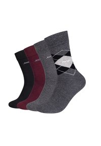 Quattro paia di calzini in nero, bordeaux e due tonalità di grigio. Un paio presenta un motivo argyle con un logo. Texture lavorata a maglia e polsini.