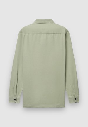 Camicia a maniche lunghe in tessuto verde chiaro. Presenta un colletto appuntito, polsini con bottoni e un orlo dritto. Design semplice e tinta unita senza motivi.