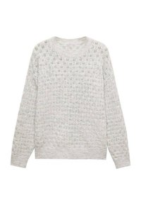 Pull gris clair avec un motif tissé texturé. Dispose d'un col rond et de manches longues. Tissu doux avec un léger détail de design sur l'ensemble.