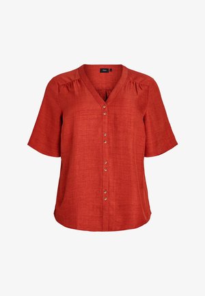Červená, ľahká blúzka s krátkymi rukávmi, výstrihom do V a zapínaním na gombík. Obsahuje jemnú textúru a zberanie na pleciach.