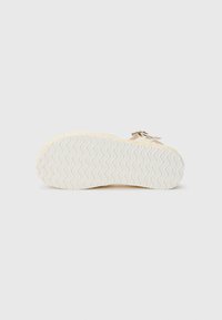Thumbnail Image 5