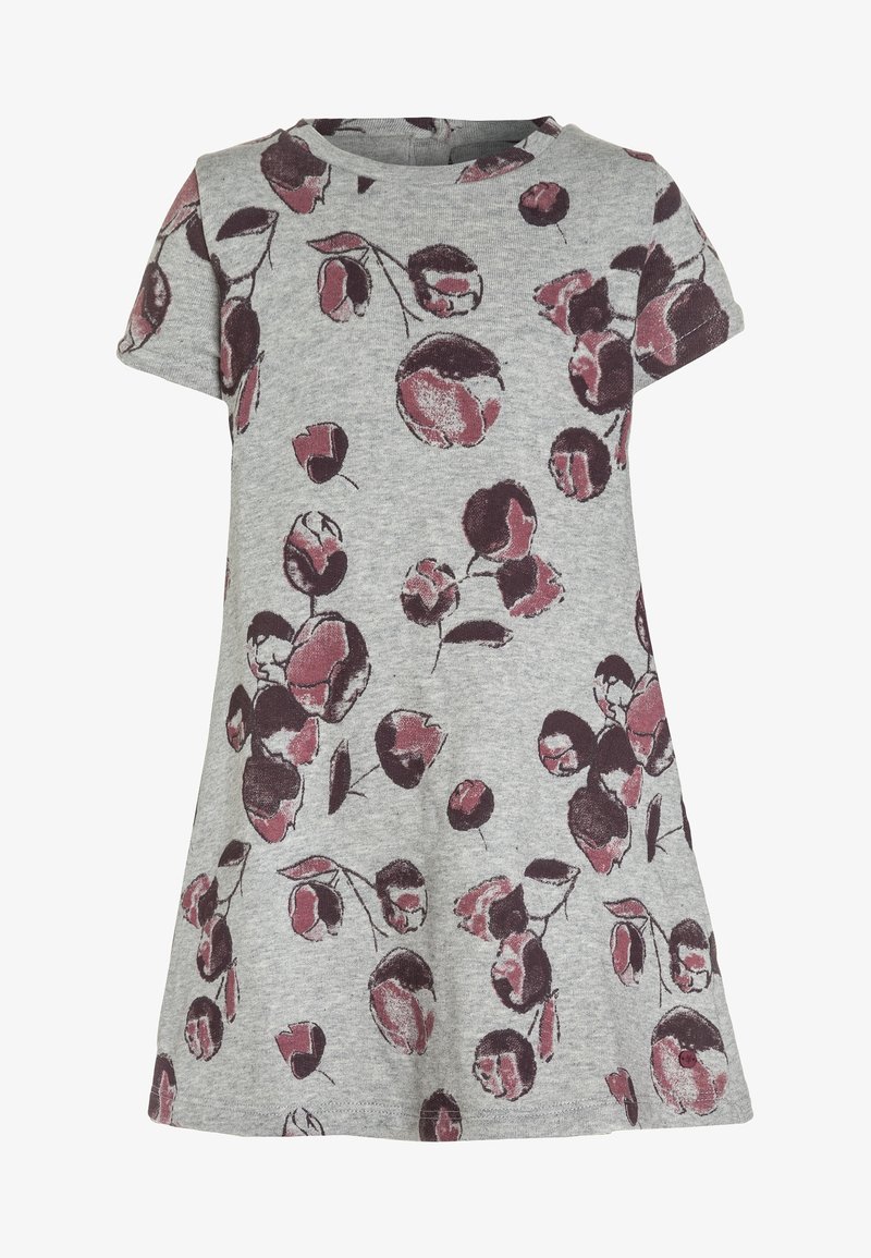 Robe grise à manches courtes avec un motif floral dispersé en violet foncé et rose, encolure arrondie et silhouette évasée.