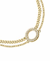 Collier chaîne en or à double rangée avec un pendentif rond orné de cristaux clairs, présentant une finition lisse et polie.