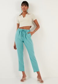 LELA SLIM FIT - Blúzka - stone