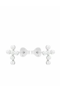 Pendientes de plata diseñados en forma de cruz, con acentos de perlas blancas de diferentes tamaños y un acabado metálico pulido.