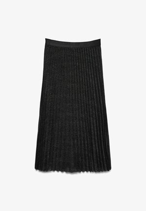 Zwarte geplooide rok met een gladde tailleband, gemaakt van een gestructureerd materiaal dat het licht subtiel weerkaatst, met gelijkmatig verdeelde, scherpe plooien.