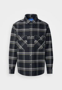 Schwarzes Karoshemd mit weißen und grünen Linien, zwei Brusttaschen, Knopfverschluss vorne und klassischem Kragen, aus gewebtem Stoff gefertigt.