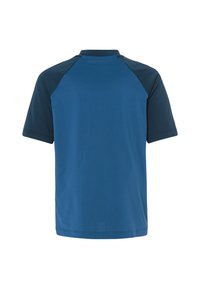 Camiseta de manga corta en dos tonos de azul, con cuello redondo, mangas raglán, textura suave y sin logotipos ni patrones visibles.