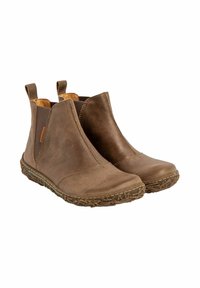 Botas de cuero marrón hasta el tobillo con paneles laterales elásticos, punta redondeada y suela de goma texturizada. Presentan un cosido mínimo y un diseño neutral.