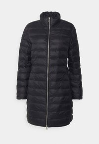 Svart pufferjacka med dragkedja, hög krage och kviltat mönster. Mittenlång design med långa ärmar och en slät, glänsande yta.